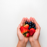 Estratégias alimentares para otimizar a saúde, considerando fatores além da alimentação, como sono, estresse e bem-estar emocional.